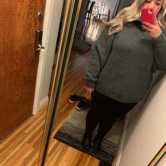 NWT oversized Denver Hayes sweater - Picture 4 of 4